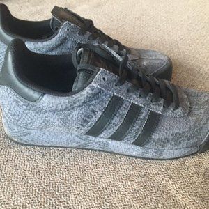 Adidas  / Shelltop / Men / Size 8 / Snakeskin  / Black and Grey